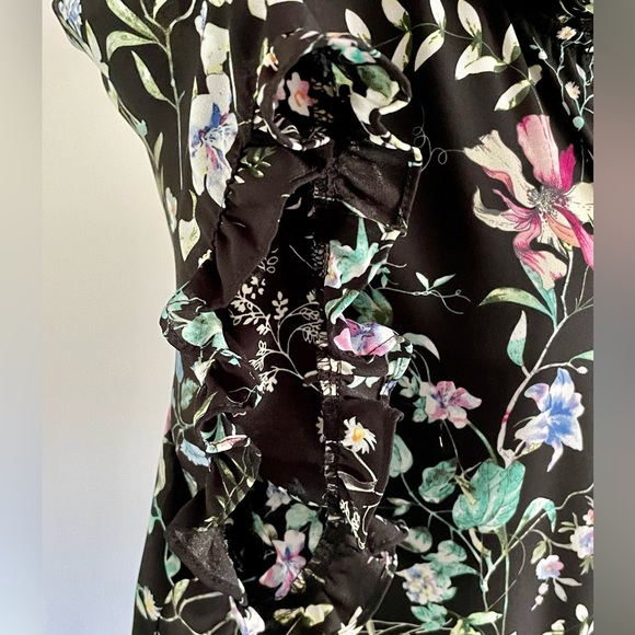 Adorable Tahari Shirt Blouse Size XL Black Floral Button Up Short Sleeve Top - Picture 4 of 6